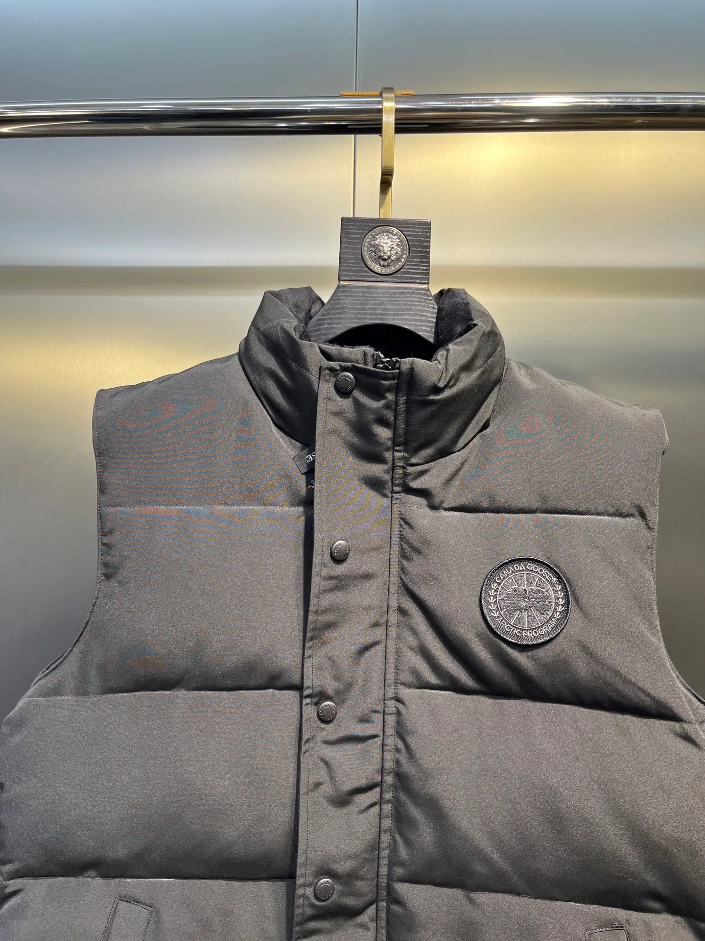 P380 🇨🇦Canada Goose""🇨🇦🌟 Garson down vest has always been recognized as the warmest down jacket. Various Instagram celebrities, Internet celebrities, and celebrities often wear it for street photos. I make Canada Goose every year, but I still can't get rid of my love for it. No matter how cold the days are, there is no need to be afraid, because there is! Filled with 90% white duck down, it is the legendary warmest down jacket and is known as a must-have for Arctic outdoor sports! The most popular down jacket in the world, celebrities are rushing to buy it, it is a must-have!  Size: XS to 2XL